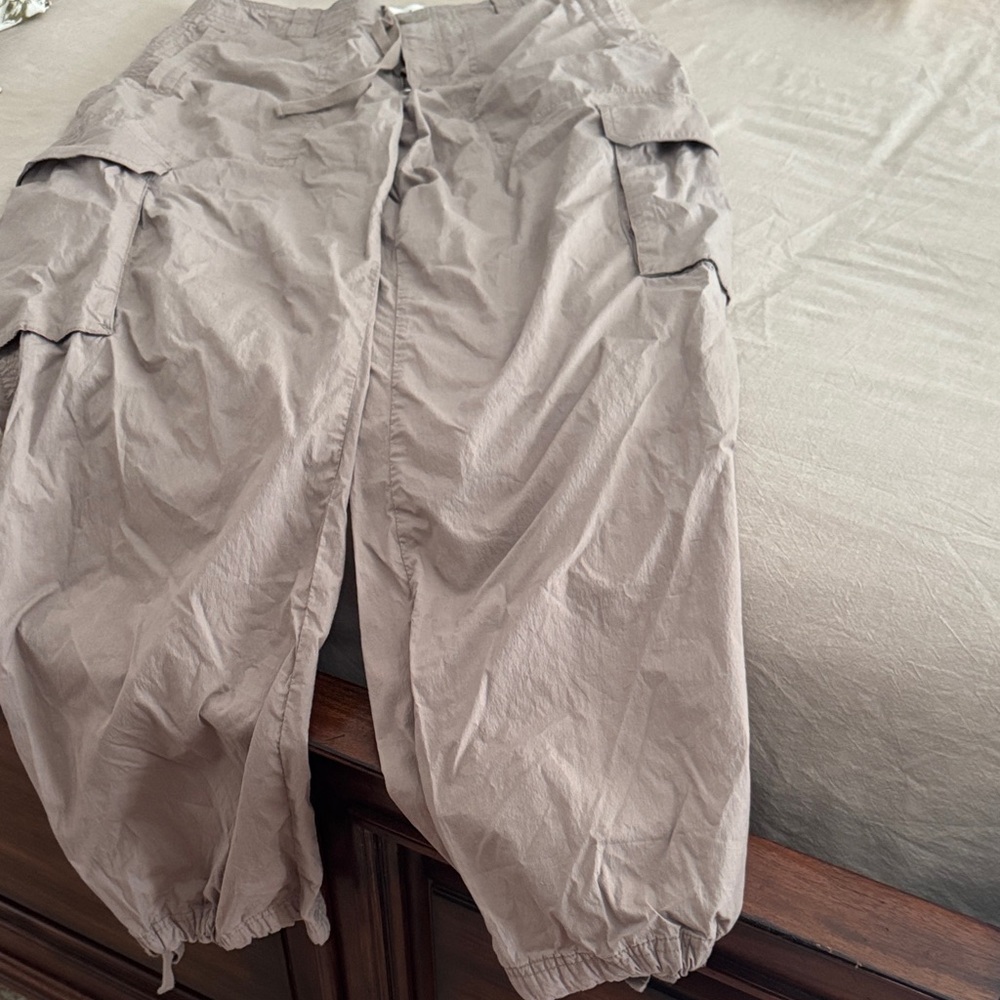 Abercrombie & Fitch Women’s Tan Cargo Pants